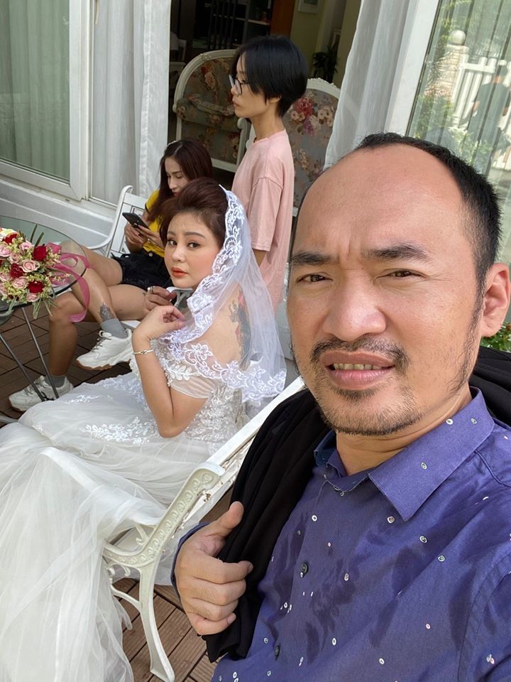
Hình ảnh Tiến Luật chia sẻ trên trang cá nhân cùng cô dâu Lê Giang