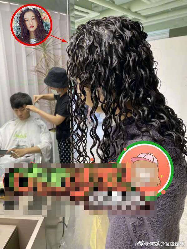  
Hình ảnh người con gái tóc dài được cho là Ngô Thiến (Ảnh Weibo)