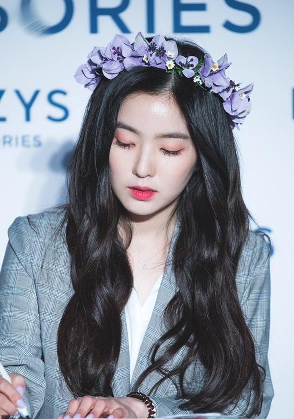  
Màu tóc đưa Irene lên hàng "nữ thần K-pop". (Ảnh: Naver)