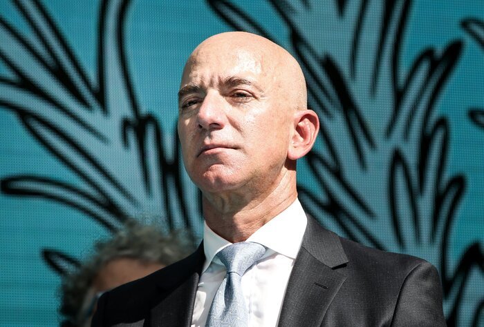  
Tỷ phú Bezos kiếm được số tiền 2,2 triệu USD chỉ trong chưa đầy 15 phút. (Ảnh: Elif Ozturk)