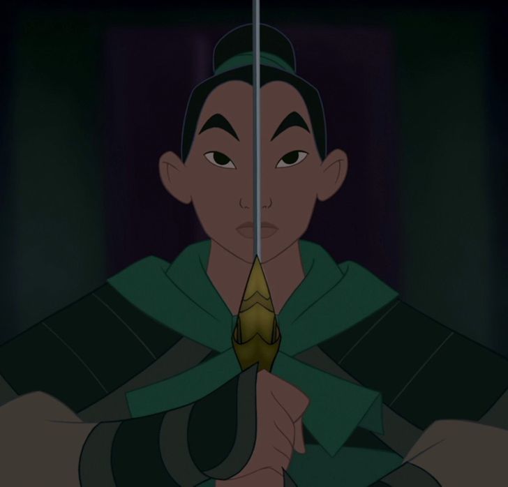  
Mulan vốn sẵn có võ trong người đã thay cha ra tiền tuyến (Ảnh: Disney)