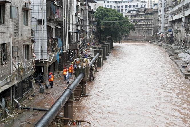  
Hàng chục nghìn ngôi nhà của người dân bị mưa lũ làm hư hỏng nặng nề. (Ảnh: TTXVN)
