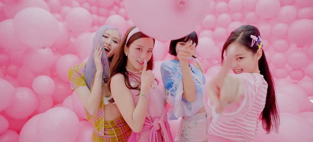  
MV Ice Cream chính thức ra mắt với màu sắc kẹo ngọt. Ảnh: Chụp màn hình