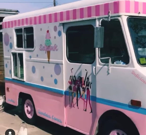  
Chiếc xe kem xinh xắn quảng bá cho Ice Cream của BLACKPINK và Selena Gomez. (Ảnh: Cắt từ clip).