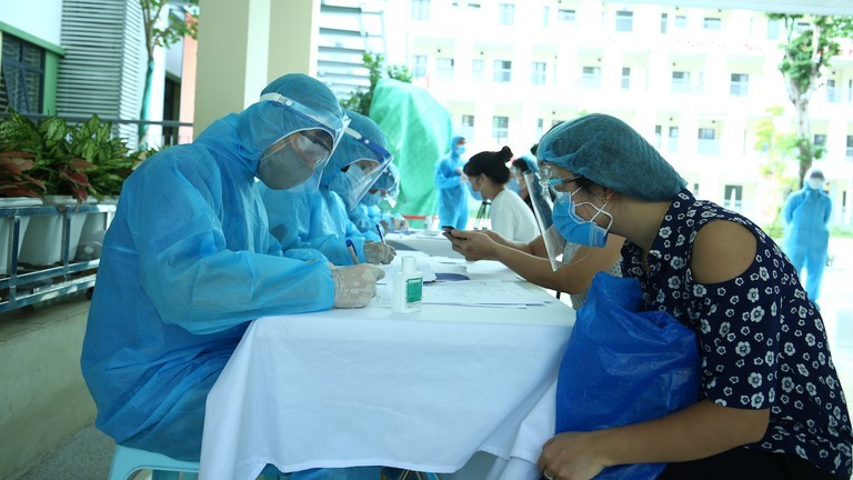  
Toàn bộ người từ Đà Nẵng về Hà Nội sẽ được xét nghiệm PCR virus nCoV. (Ảnh: Thanh Niên)
