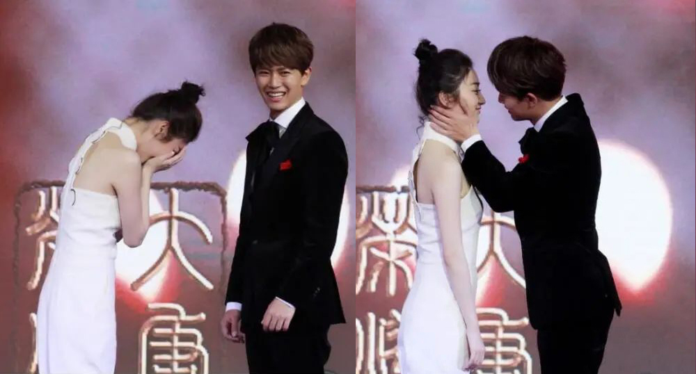  
Nhậm Gia Luân được khen là tế nhị khi đã đặt tay lên má của Cảnh Điềm để hôn lên tay (Ảnh Weibo)