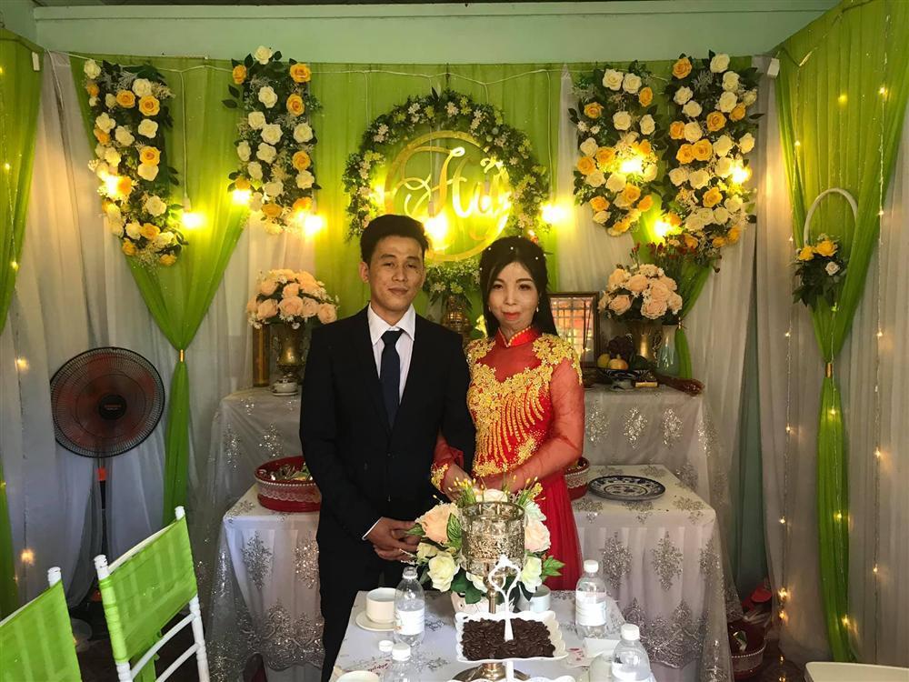  
Lễ đính hôn của Thái và Hương.