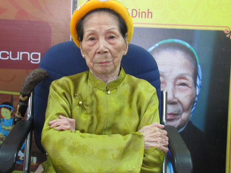 
Bà Lê Thị Dinh tuổi xế chiều (Ảnh: Báo Thừa Thiên Huế).
