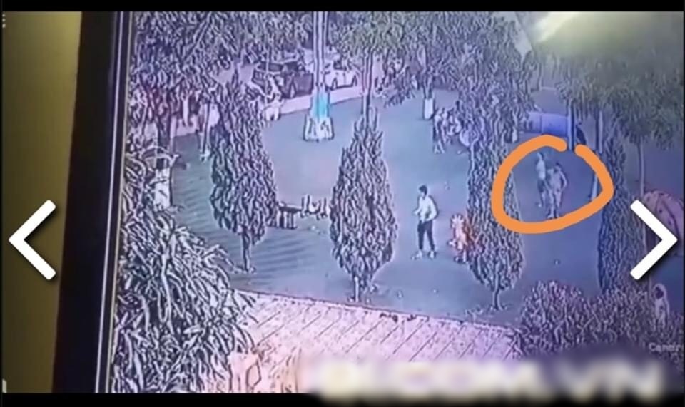  
Một đoạn clip ghi lại được cảnh cặp nam nữ đứng gần nơi xảy ra vụ mất tích, được nhiều người đoán là có liên quan đến sự việc. Ảnh: N.T.Đ