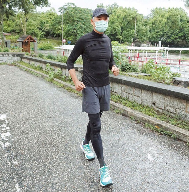  
Châu Nhuận Phát thường xuyên chạy bộ nâng cao sức khỏe. (Ảnh: Sina).