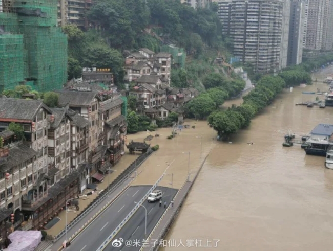  
Các tỉnh thành ở miền Nam Trung Quốc đang hứng chịu lũ lụt lớn nhất kể từ năm 1981 (Ảnh: Weibo)