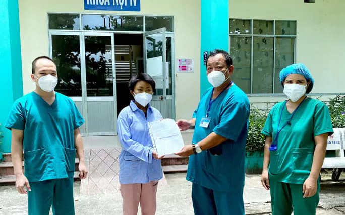  
Bệnh nhân 783 điều trị tại Bệnh viện Phổi Đà Nẵng được công bố khỏi bệnh trong ngày 15/8 (Ảnh: Nhân dân)