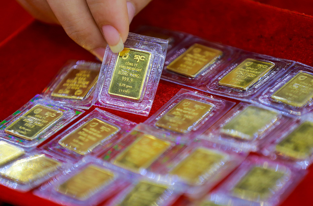  
Việc mua bán vàng phải được giao dịch ở nơi do Ngân hàng Nhà nước cấp phép. (Ảnh: VnExpress)