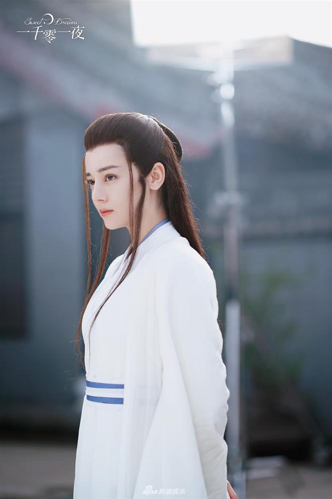  
Nữ cải trang nam rất dễ nhận ra trong phim Trung (Ảnh Weibo)