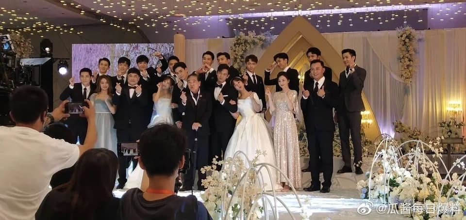 
Tấm ảnh gây bão mạng xã hội xứ Trung vì Dương Tử - Lý Hiện làm đám cưới trong phim. (Ảnh: Weibo).