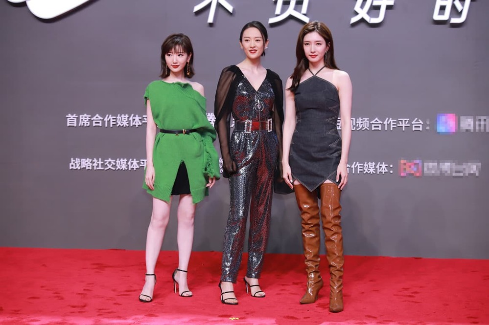  
Bộ ba chị đẹp Chung Hiểu Đồng, Đồng Dao và Giang Sơ Ảnh. (Ảnh: Weibo) 