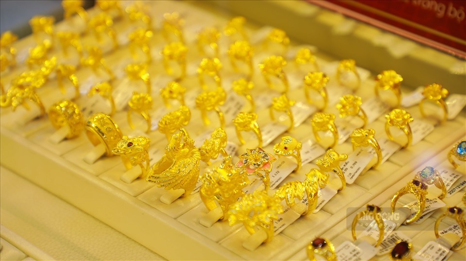  
Giá vàng trong nước ngày 24/8 giao dịch quanh mức 56 triệu đồng/lượng (Ảnh: Lao Động)