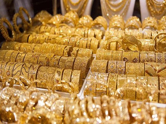  
Vàng được bày bán trong một cửa hàng trang sức đá quý. (Ảnh: Pháp Luật)