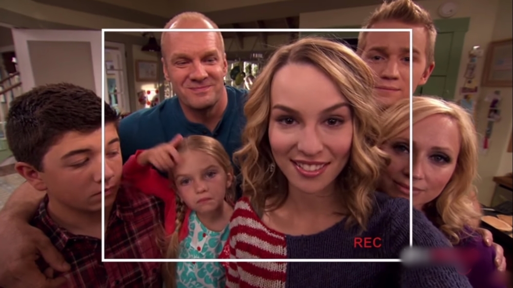 Khung hình cuối cùng trong nhật ký video của Teddy cùng gia đình mình trước khi bắt đầu cuộc sống mới (Ảnh: Disney)