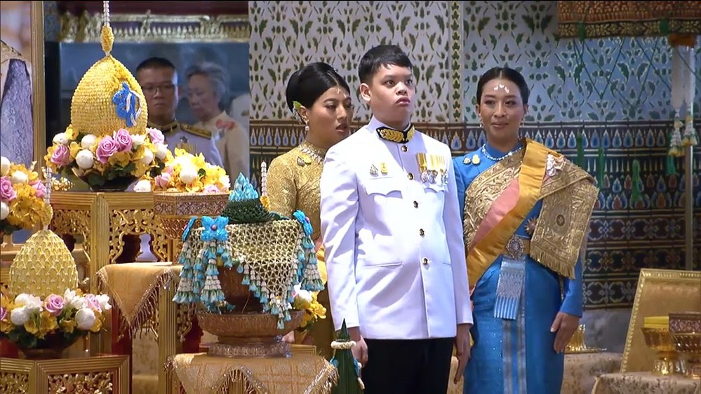  
Hoàng tử Dipangkorn Rasmijoti ngày càng cao lớn (Ảnh: IG)