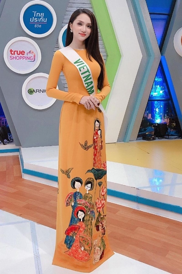 
Cô nàng chọn trang phục truyền thống, xuất hiện trên truyền hình Thái. (Ảnh:FBNV)