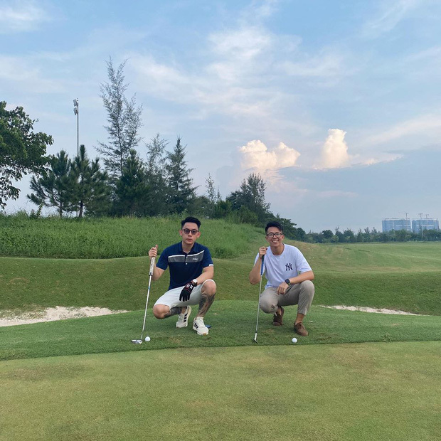 
Anh cùng Tống Đông Khê là bạn thân và cùng chung sở thích chơi golf. Ảnh: Instagram