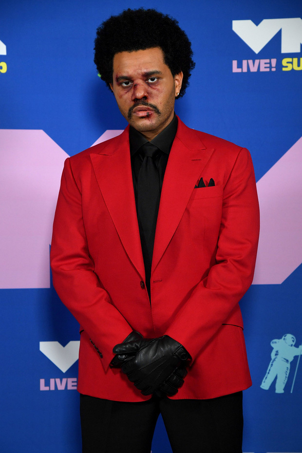  
The Weeknd "gây sốt" với hình ảnh máu me. (Ảnh: T.H)