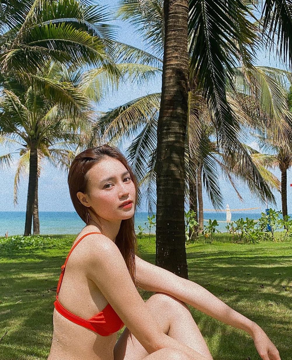  
Ninh Dương Lan Ngoc diện bikini khoe làn da trắng và vóc dáng nuột nà. (Ảnh: FBNV)