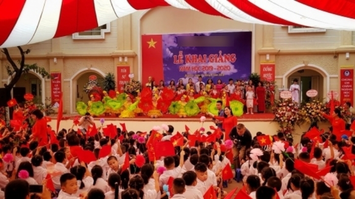  
Thủ đô Hà Nội vẫn sẽ tổ chức lễ khai giảng cho hơn 2 triệu học sinh trên địa bàn thành phố vào ngày 5/9 (Ảnh: Tiền Phong)