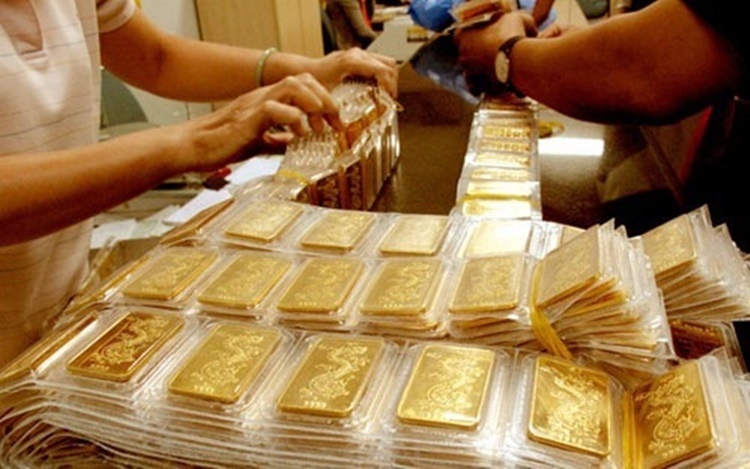  
Giá vàng trong nước giảm nhẹ trong phiên giao dịch cuối tuần (Ảnh: Báo Dân sinh)