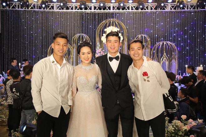  
Đám cưới trong mơ của hai vợ chồng Quỳnh Anh - Duy Mạnh với sự xuất hiện của nhiều ngôi sao nổi tiếng (Ảnh: FBNV)