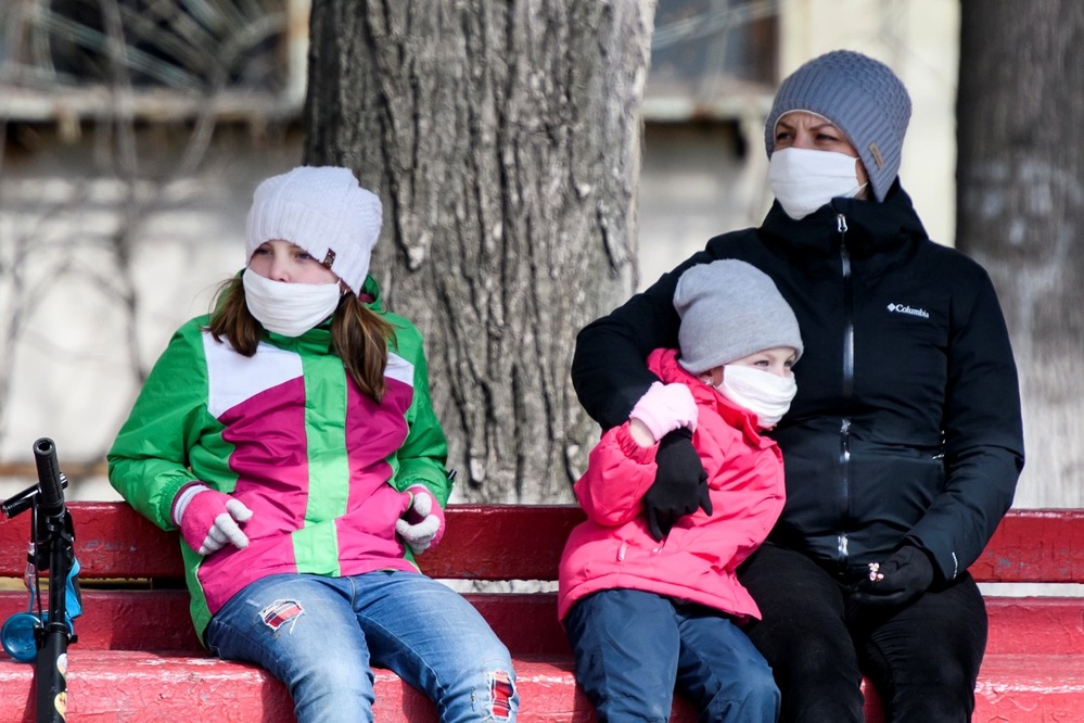
Trẻ em Mỹ đeo khẩu trang phòng, chống dịch Covid-19. (Ảnh: CNBC)