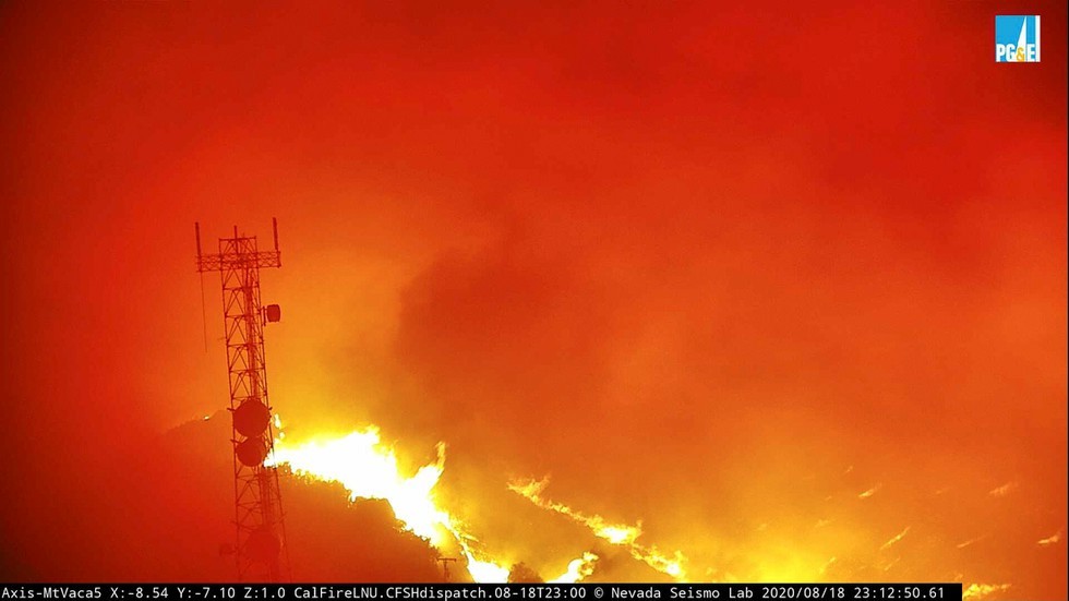  
Đám cháy rừng diễn ra tại bang California (Ảnh: Reuters)