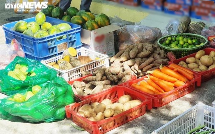  
Các mặt hàng được phục vụ tại quầy hàng 0 đồng ở Đà Nẵng (Ảnh: VTC News)