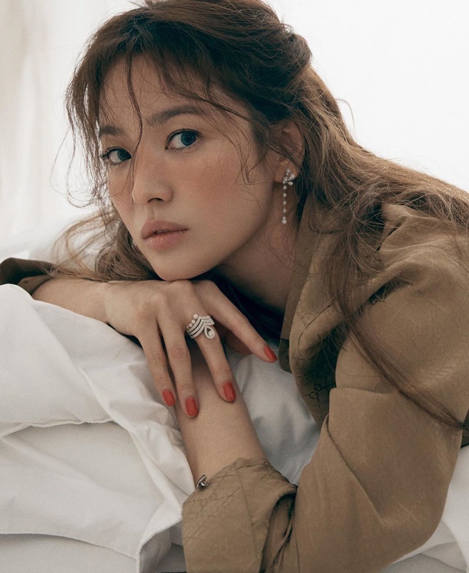  
Chuyện tình của Song Hye Kyo luôn là chủ đề được quan tâm hết mực từ cộng đồng mạng. (Ảnh: Sina)