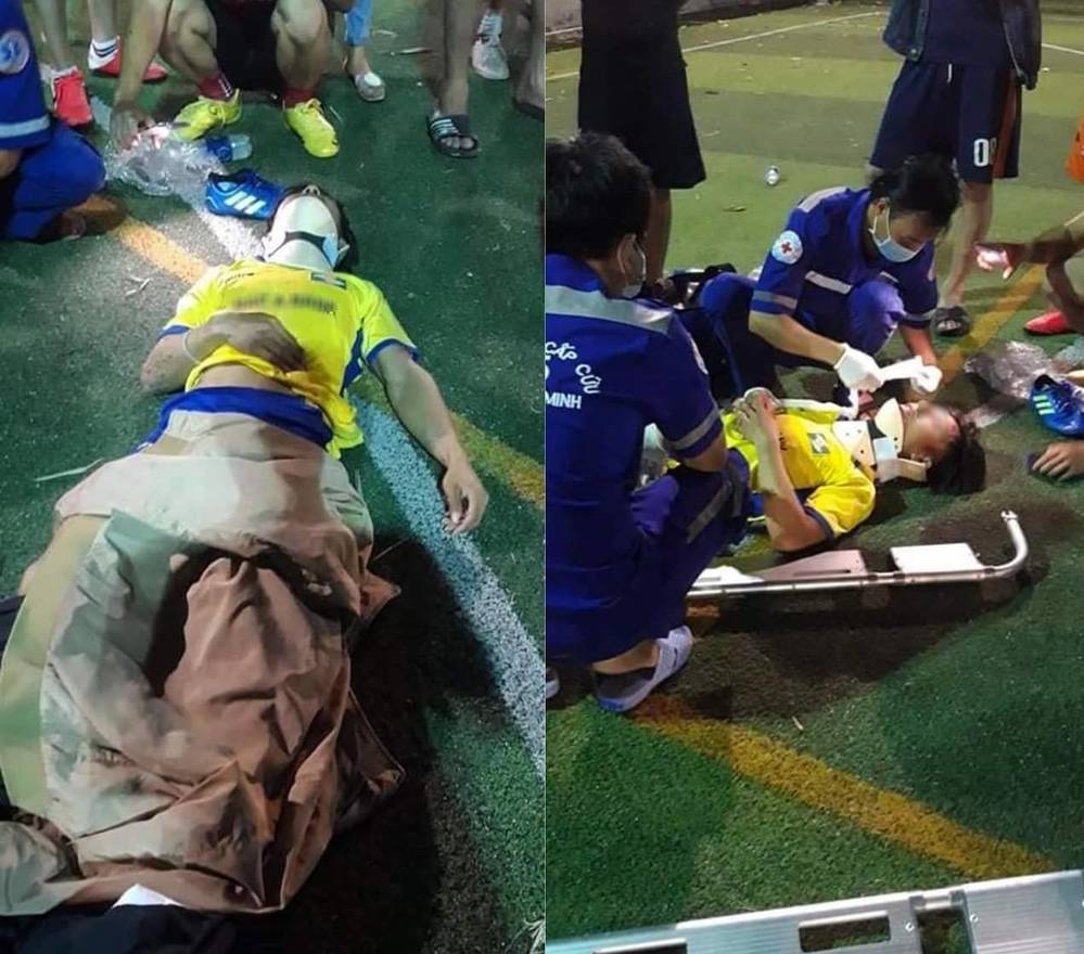  
Một nam thanh niên gặp chấn thương khi đá bóng giao hữu. (Ảnh: Vũ Tuấn Anh)