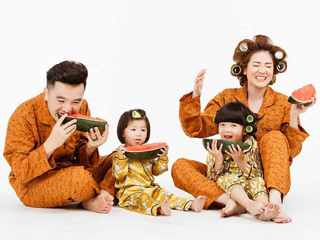  
Gia đình Dương Ngọc Thái - Triệu Ái Vy cũng bị nhắc lại đã từng thực hiện bộ ảnh diện đồ pijama. (Ảnh: FBNV)