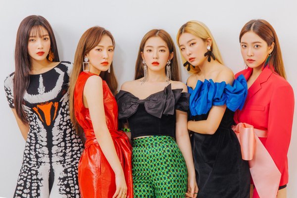  
Red Velvet và đội hình 5 thành viên (Ảnh: SM).