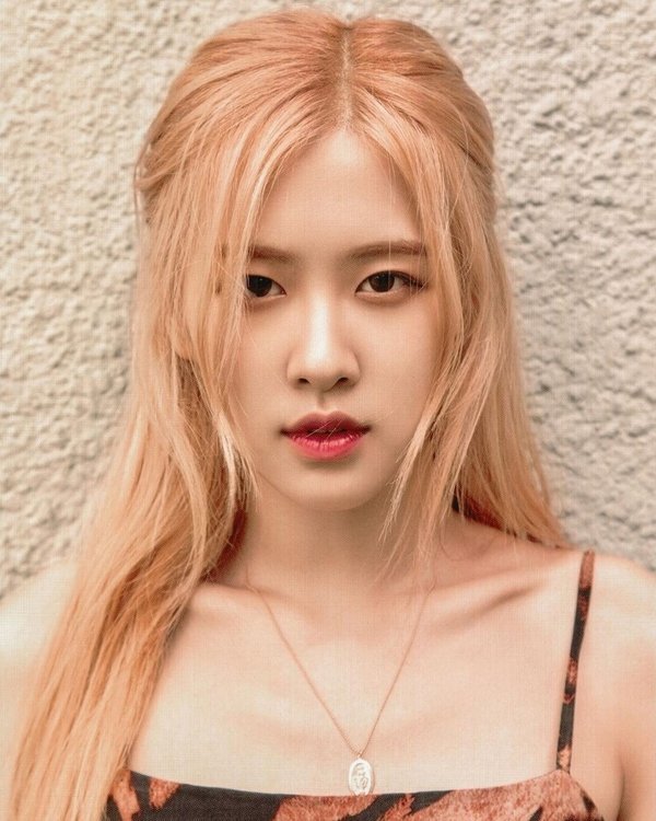 Ảnh tạp chí mới của Rosé BLACKPINK thành chủ đề nóng Chỉ 3 tấm show trọn  combo mặt xinh thần thái đỉnh body sexy hút mắt