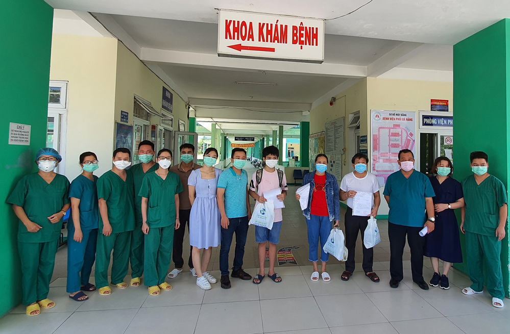  
Đoàn bác sĩ được phân công công tác tại Bệnh viện Phổi Đà Nẵng. (Ảnh: Thanh Niên)