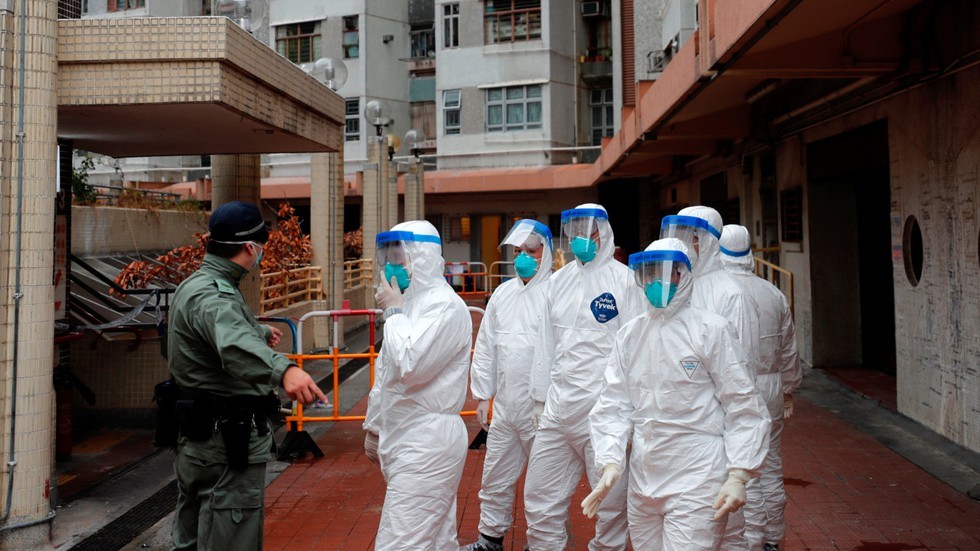 
Hong Kong phong tỏa chung cư khi phát hiện các ca nhiễm Covid-19 qua đường ống nước. (Ảnh: Daily Mail)