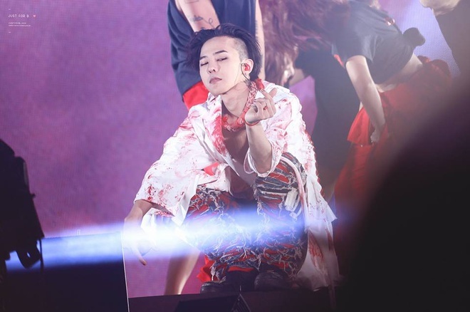  
Một G-Dragon tràn đầy sức sống trên sân khấu của mình (Ảnh Naver)