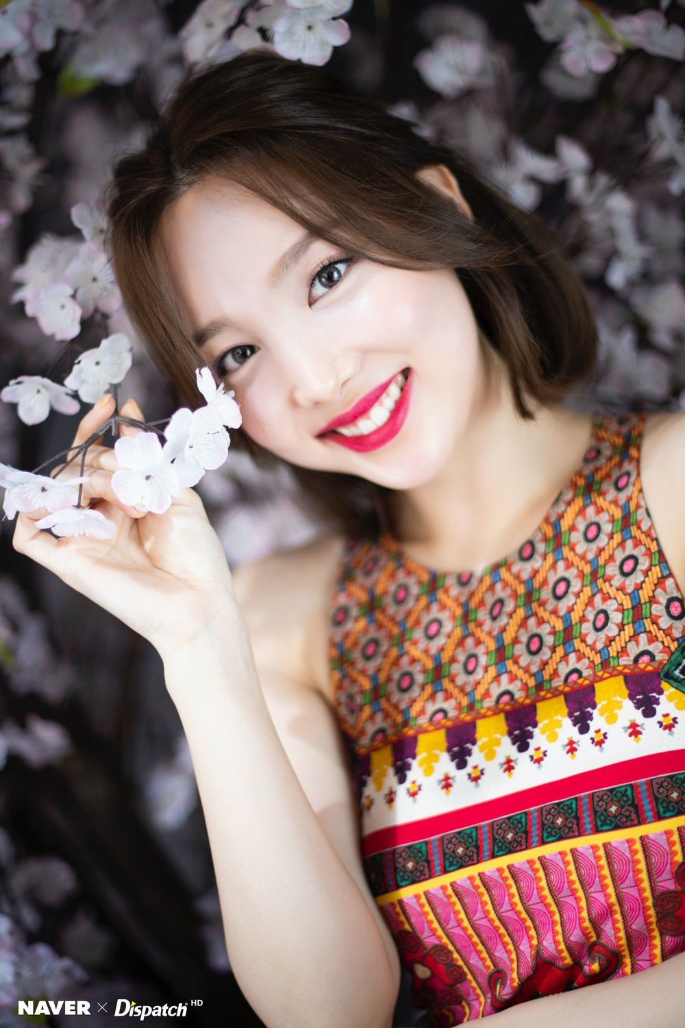  
Nayeon nổi tiếng với nhan sắc xinh đẹp, thần thái tươi sáng thu hút. Ảnh: Naver
