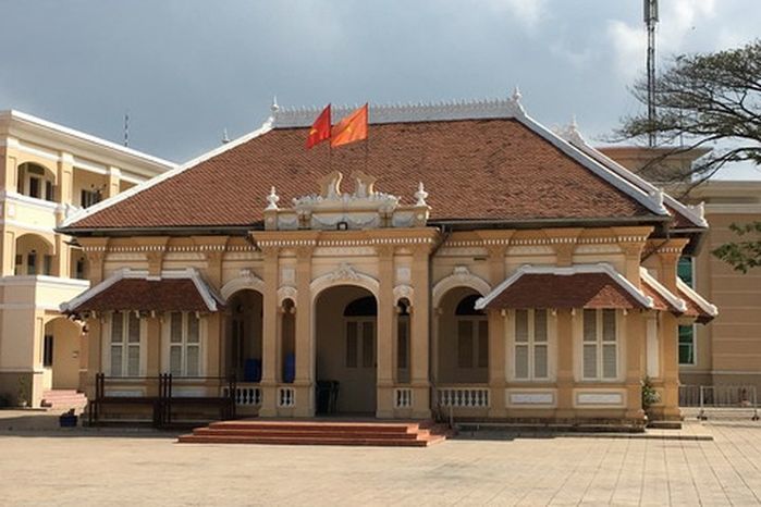  
Ngôi nhà của Bạch công tử khi xưa giờ thuộc khuôn viên Trung tâm văn hóa TP.Mỹ Tho (tỉnh Tuền Giang). Nguồn ảnh: Vietnamnet.