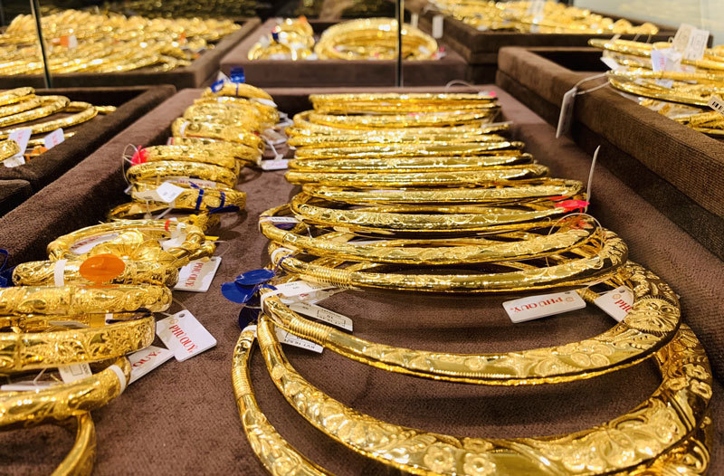 
Trang sức bằng vàng được bày bán tại cửa hàng (Ảnh:Vietnamnet)