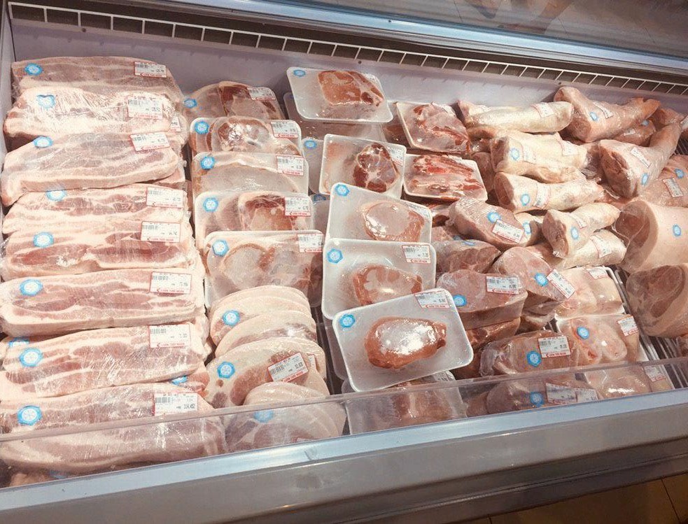  
Mặt hàng thịt lợn sống được bày bán trong siêu thị (Ảnh: Người tiêu dùng)