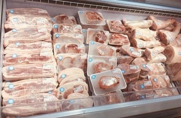 
Thịt lợn được bày bán trong siêu thị (Ảnh: Infonet)