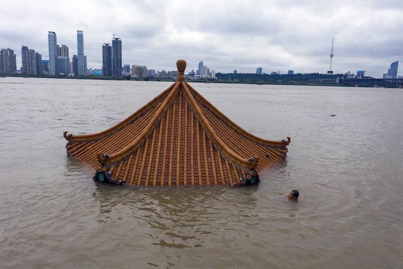  
Cảnh lụt trên sông Dương Tử ở Vũ Hán ngày 12/7. (Ảnh: Sina)