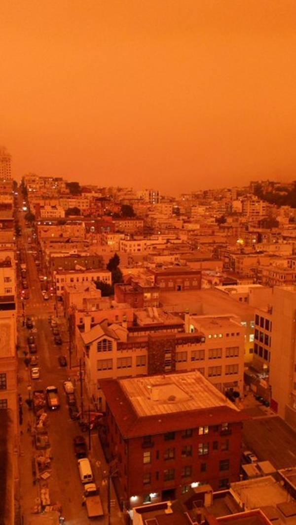 
Nhiều địa phương tại California đều chứng kiến khoảnh khắc bầu trời phủ màu cam đỏ. (Ảnh: IG)