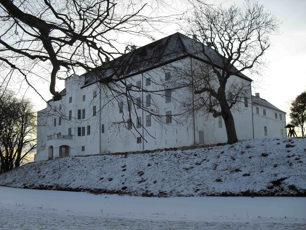  
Ngày nay, dù đã trở thành khách sạn với nhiều du khách lưu trú qua đêm nhưng lâu đài Dragsholm vẫn được xem là nơi ma ám với những hồn ma nổi tiếng. Nguồn ảnh: Pinterest.